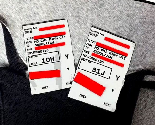 [서울=뉴시스] 베트남 출장을 다녀온 한 남성이 여행 가방에서 모르는 여성의 항공권이 발견돼 아내에게 외도 의심을 샀다는 사연이 알려졌다. 사진은 제보자의 가방 속에 있던 두 항공권의 모습. (사진 = 'JTBC News' 유튜브 캡처) 2025.07.16. *재판매 및 DB 금지