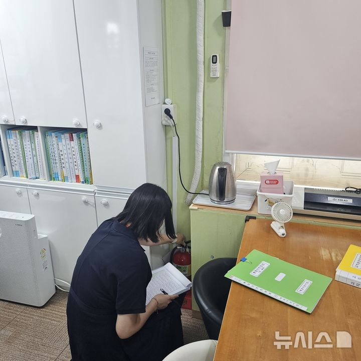 [경기광주=뉴시스] 경기 광주시가 지역내 어린이집 급식·위생 및 시설 안전점검을 실시하고 있다 (사진=광주시 제공) 2025.07.16.photo@newsis.com