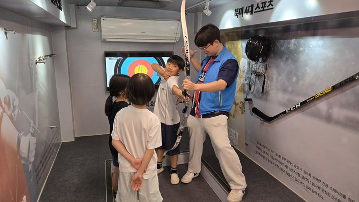 [서울=뉴시스] 대한체육회가 운영하는 이동형 체육 프로그램 '스포츠버스'. (사진 = 대한체육회 제공) *재판매 및 DB 금지