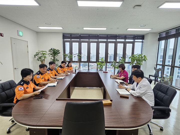 [대구=뉴시스] 대구동부소방서는 16일 동구 방촌동에 있는 강남종합병원에서 응급환자 이송체계 강화를 위한 간담회를 열었다. (사진=대구동부소방서 제공) 2025.07.16. photo@newsis.com *재판매 및 DB 금지