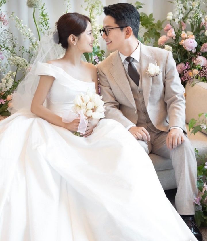 [서울=뉴시스] 코미디언 김지민이 16일 오후 소셜미디어에 결혼식 비하인드 사진을 공개했다.(사진=김지민 인스타그램 캡처) 2025.07.16. photo@newsis.com *재판매 및 DB 금지