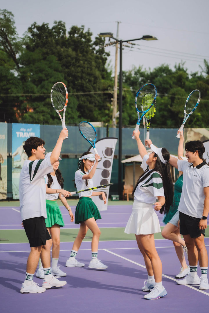 디아도라의 프리미엄 테니스 레슨 클럽 ‘써콜로 디 테니스’에서 참가자들이 레슨을 즐기는 모습 (사진=디아도라 제공) *재판매 및 DB 금지