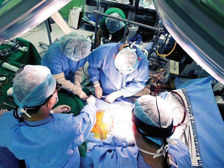  [안동=뉴시스] 안동병원 권역외상센터에서 중증 외상환자를 수술하고 있다. (사진=안동병원 제공) 2025.07.16. photo@newsis.com *재판매 및 DB 금지
