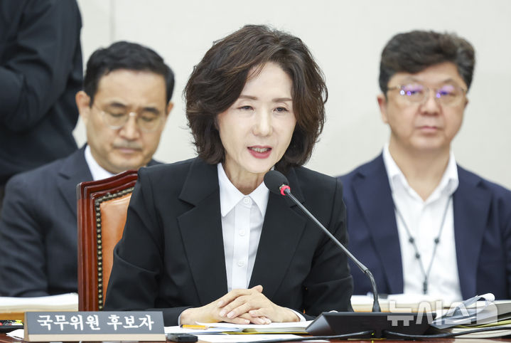 [서울=뉴시스] 고승민 기자 = 이진숙 사회부총리 겸 교육부 장관 후보자가 16일 서울 여의도 국회 교육위원회에서 열린 인사청문회에서 의원들의 질문에 답하고 있다. 2025.07.16. kkssmm99@newsis.com