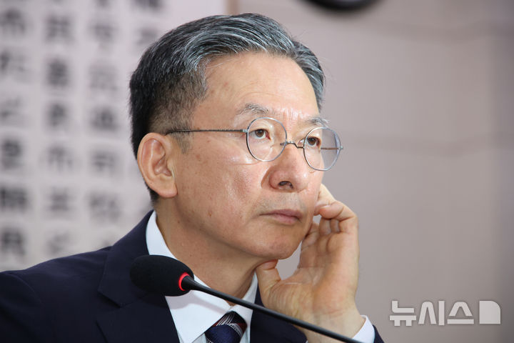 [서울=뉴시스] 김금보 기자 = 정성호 법무부 장관 후보자가 16일 서울 여의도 국회 법제사법위원회에서 열린 인사청문회에서 질의를 듣고 있다. 2025.07.16. kgb@newsis.com