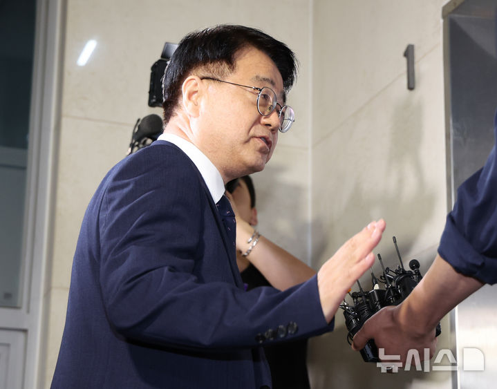 [서울=뉴시스] 채상병 사망 사고 당시 경북경찰청장을 맡았던 최주원 대전경찰청장(출석 당시 경찰청 미래치안정책국장)이 지난 7월 16일 서울 서초구 순직해병 특검 사무실에 피고인 신분으로 출석하고 있다. (사진=뉴시스DB). photo@newsis.com