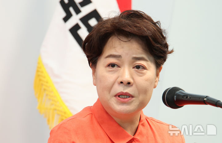 [서울=뉴시스] 김금보 기자 = 윤희숙 국민의힘 혁신위원회 위원장이 16일 서울 여의도 당사에서 열린 기자간담회에서 발언을 하고 있다. 2025.07.16. kgb@newsis.com