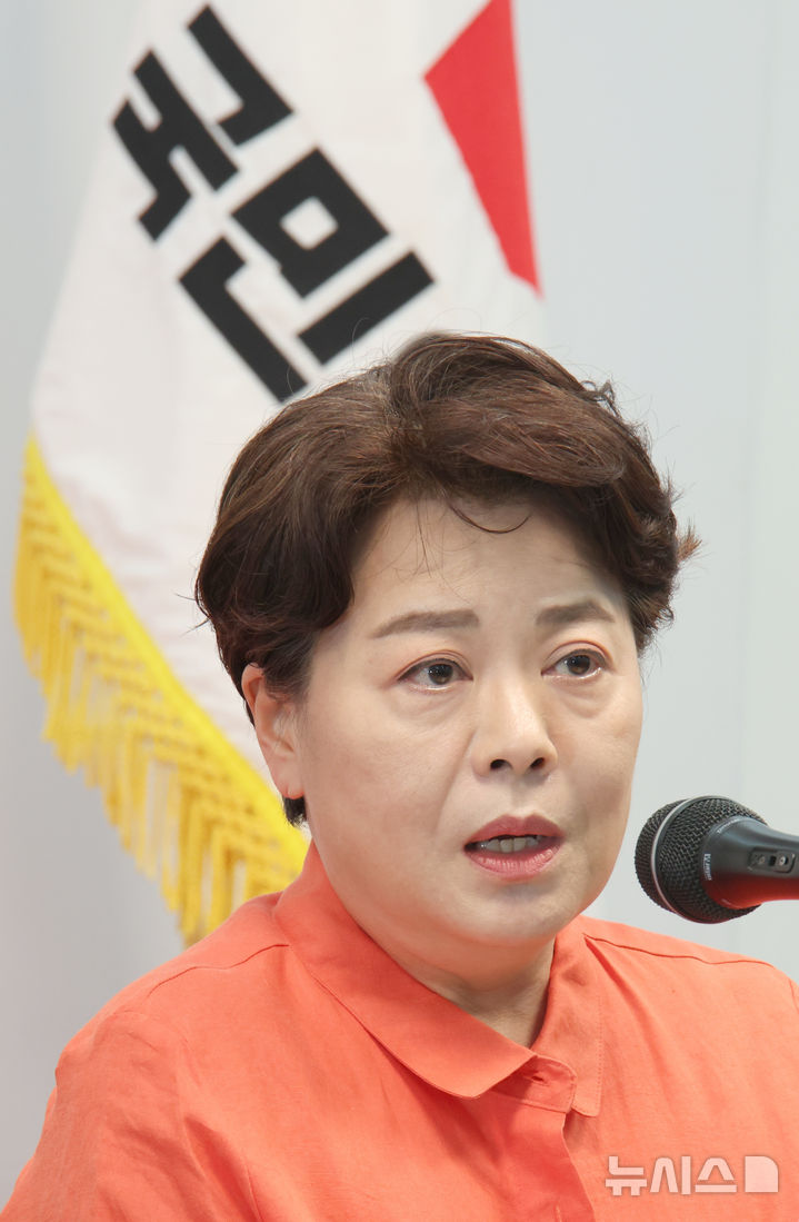 [서울=뉴시스] 김금보 기자 = 윤희숙 국민의힘 혁신위원회 위원장이 16일 서울 여의도 당사에서 열린 기자간담회에서 발언을 하고 있다. 2025.07.16. kgb@newsis.com