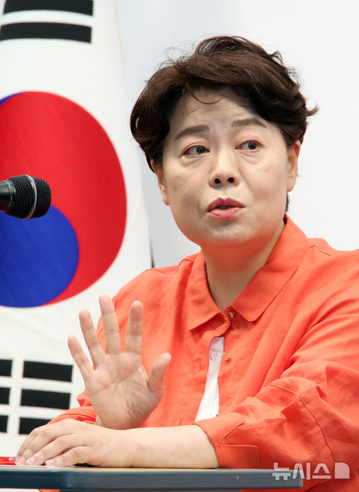 [서울=뉴시스] 김금보 기자 = 윤희숙 국민의힘 혁신위원회 위원장이 16일 서울 여의도 당사에서 열린 기자간담회에서 발언을 하고 있다. 2025.07.16. kgb@newsis.com