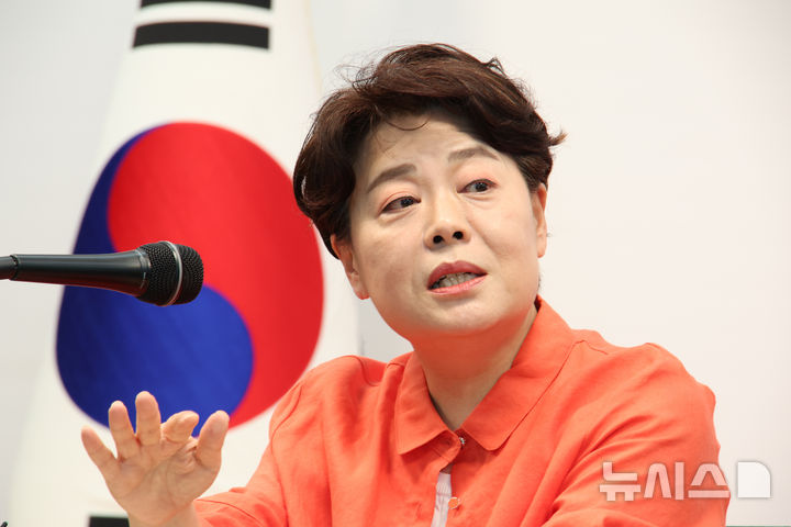 [서울=뉴시스] 김금보 기자 = 윤희숙 국민의힘 혁신위원회 위원장이 16일 서울 여의도 당사에서 열린 기자간담회에서 발언을 하고 있다. 2025.07.16. kgb@newsis.com