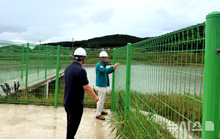 전남 영광군은 가뭄에 선제적으로 대응해 농업용수 기반시설 집중 점검 활동을 펼쳤다. (사진=영광군 제공) photo@newsis.com *재판매 및 DB 금지