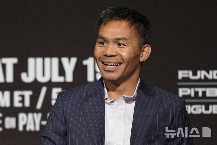 [라스베이거스=AP/뉴시스] 필리핀 복싱 영웅 매니 파퀴아오(46)가 16일(현지 시간) 미 네바다주 라스베이거스에서 마리오 바리오스(30, 미국)와 타이틀전 기자회견을 하고 있다. 파퀴아오는 19일 라스베이거스에서 세계복싱평의회(WBC) 웰터급 챔피언인 마리오 바리오스(30, 미국)를 상대로 복귀전을 치른다. 2025.07.16.