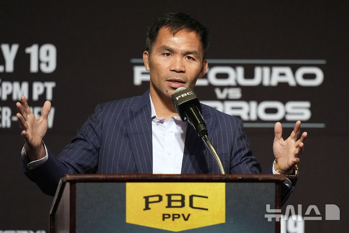 [라스베이거스=AP/뉴시스] 필리핀 복싱 영웅 매니 파퀴아오(46)가 16일(현지 시간) 미 네바다주 라스베이거스에서 마리오 바리오스(30, 미국)와 타이틀전 기자회견을 하고 있다. 파퀴아오는 19일 라스베이거스에서 세계복싱평의회(WBC) 웰터급 챔피언인 마리오 바리오스(30, 미국)를 상대로 복귀전을 치른다. 2025.07.16.