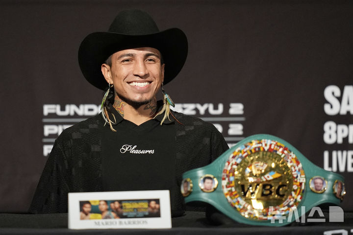 [라스베이거스=AP/뉴시스] 세계복싱평의회(WBC) 웰터급 챔피언인 마리오 바리오스(30, 미국)가 16일(현지 시간) 미 네바다주 라스베이거스에서 매니 파퀴아오와 타이틀 기자회견을 하고 있다. 2025.07.16.