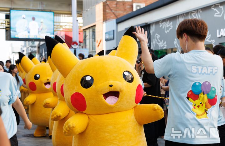 [제주=뉴시스] 2023년 제주시 탐라문화광장에서 열린 ‘하늘 나는 피카츄 프로젝트 in JEJU’ 행사 모습. (사진=제주관광공사 제공) 2025.07.17. photo@newsis.com *재판매 및 DB 금지