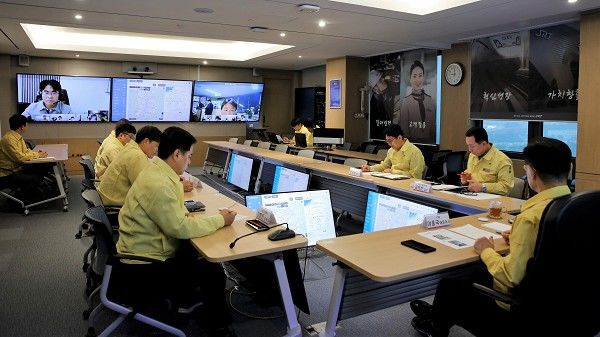 [서울=뉴시스] 에스알은 17일 오전 서울 강남구 본사사옥에서 이종국 대표이사 주재로 집중호우 비상대책회의를 열고 비상근무 체제에 돌입했다. 2025.07.17. (사진=에스알 제공) photo@newsis.com *재판매 및 DB 금지