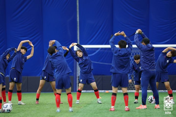 [서울=뉴시스]U-17 여자축구대표팀, 보은에서 소집 훈련. (사진=대한축구협회 제공)