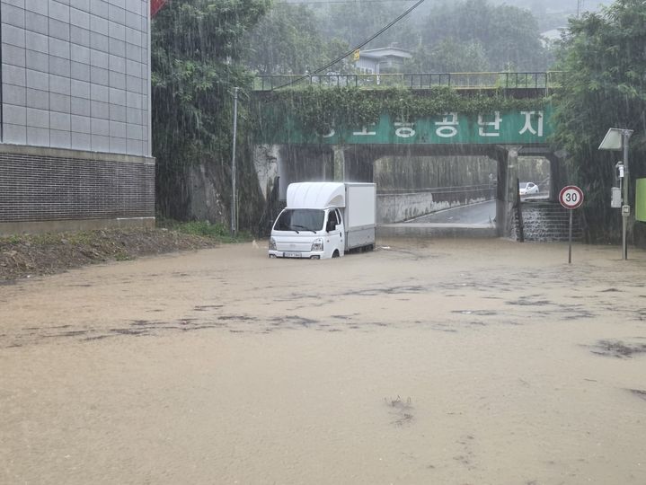 청도 차량 침수 (사진=청도소방서 제공) *재판매 및 DB 금지