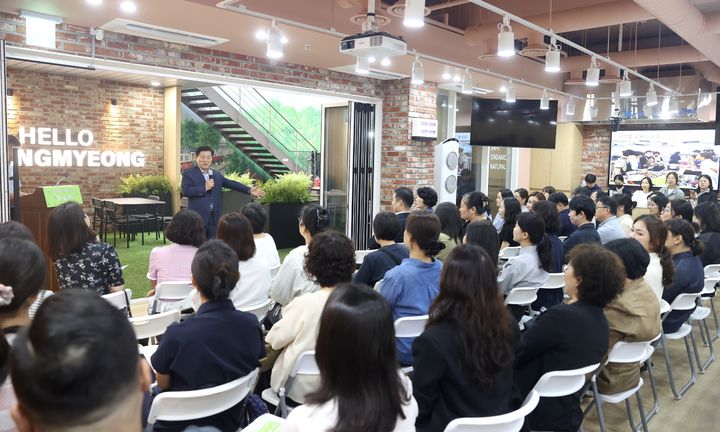 [광명=뉴시스]박승원 광명시장이 17일 '바른 식생활 교육관' 개관식에 참석해 인사말을 하고 있다.(사진=광명시 제공)2025.07.17.photo@newsis.com *재판매 및 DB 금지