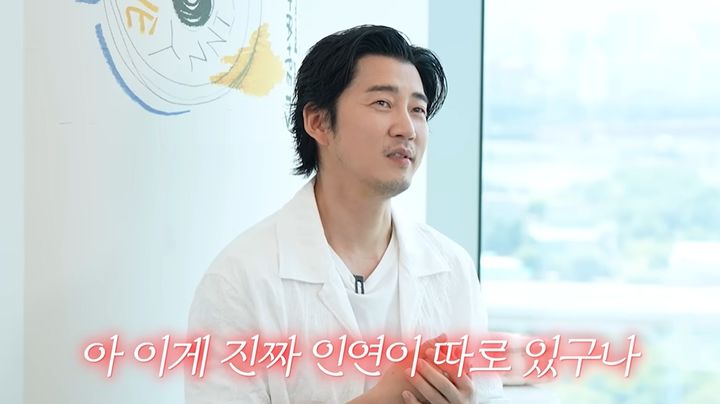 [서울=뉴시스] 17일 유튜브 채널 '안녕하세요 최화정이에요'에는 배우 윤계상이 게스트로 출연한 영상이 게재됐다. (사진=유튜브 채널 '안녕하세요 최화정이에요' 화면 캡처) 2025.07.17. photo@newsis.com *재판매 및 DB 금지