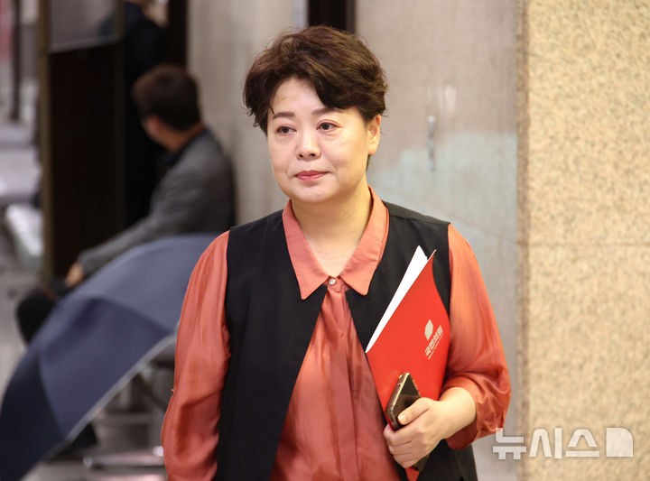 [서울=뉴시스] 김금보 기자 = 윤희숙 국민의힘 혁신위원장이17일 서울 여의도 국회에서 열린 비상대책위원회의에 참석하고 있다. 2025.07.17. kgb@newsis.com