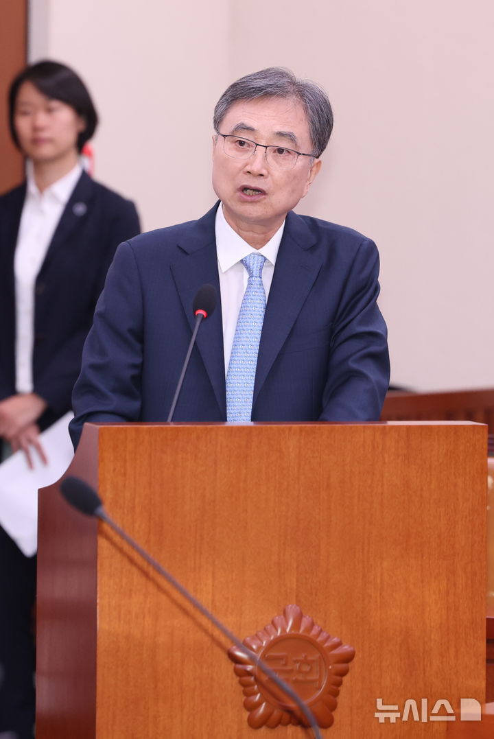 [서울=뉴시스] 고승민 기자 = 조현 외교부 장관 후보자가 17일 서울 여의도 국회 외교통일위원회에서 열린 인사청문회에서 모두발언 하고 있다. 2025.07.17. kkssmm99@newsis.com