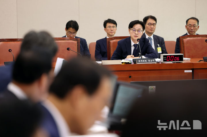 [서울=뉴시스] 김명년 기자 = 김정관 산업통상자원부 장관 후보자가 17일 오전 서울 여의도 국회 산업통상자원중소벤처기업위원회에서 열린 인사청문회에서 발언하고 있다. 2025.07.17. kmn@newsis.com