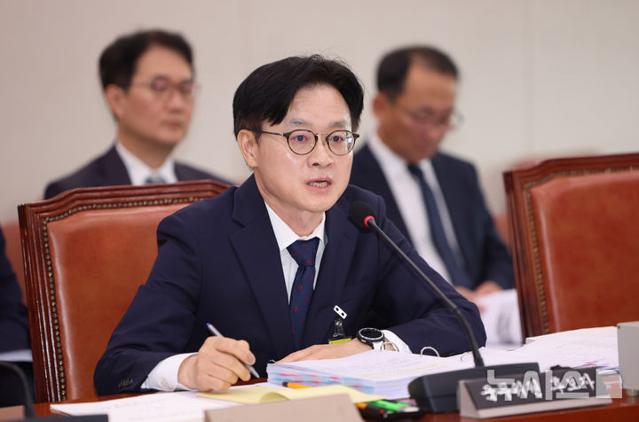 [서울=뉴시스] 김명년 기자 = 김정관 산업통상자원부 장관 후보자가 17일 오전 서울 여의도 국회 산업통상자원중소벤처기업위원회에서 열린 인사청문회에서 발언하고 있다. 2025.07.17. kmn@newsis.com