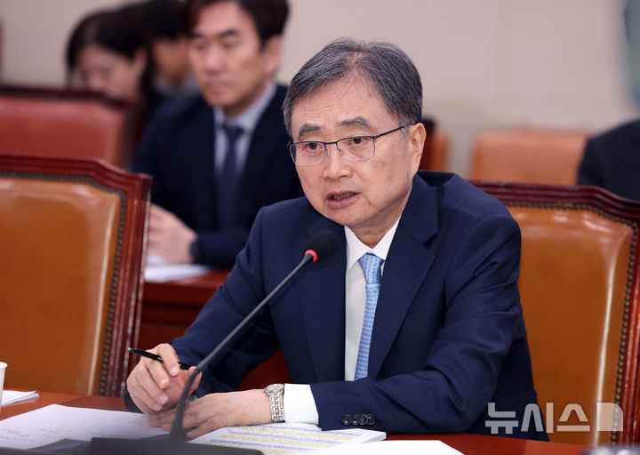 [서울=뉴시스] 고승민 기자 = 조현 외교부 장관 후보자가 17일 서울 여의도 국회 외교통일위원회에서 열린 인사청문회에서 의원 질의에 답하고 있다. 2025.07.17. kkssmm99@newsis.com
