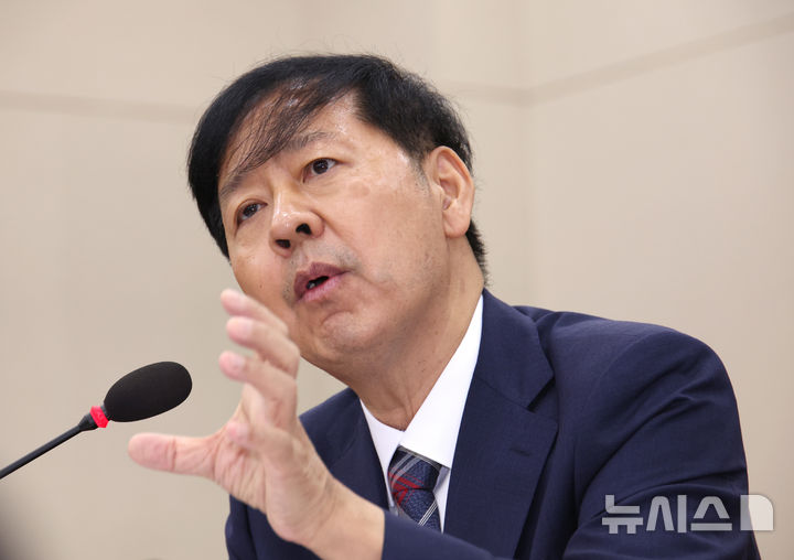 [서울=뉴시스] 김금보 기자 = 구윤철 경제부총리 겸 기획재정부 장관 후보자가 17일 서울 여의도 국회 기획재정위원회에서 열린 인사청문회에서 질의에 답하고 있다. 2025.07.17. kgb@newsis.com