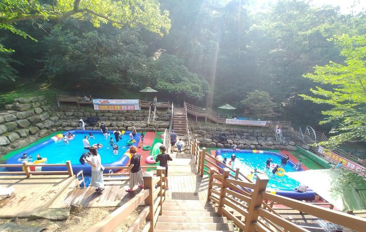 [구미=뉴시스] 옥성자연휴양림 물놀이장. (사진=구미시 제공) 2025.07.18 photo@newsis.com *재판매 및 DB 금지