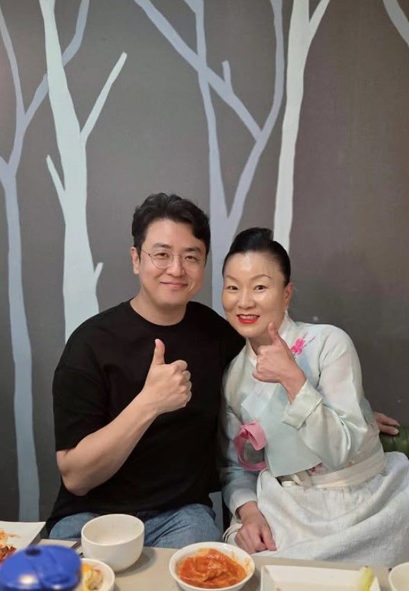 [서울=뉴시스] 방송인 최동석이 셰프 김미령과의 만남을 공개했다. (사진=최동석 인스타그램 캡처) 2025.07.18. photo@newsis.com  *재판매 및 DB 금지