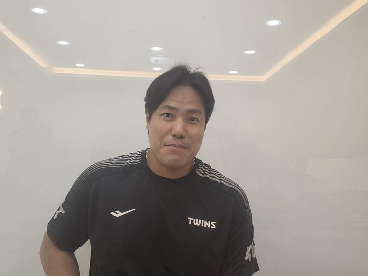 [서울=뉴시스] 김희준 기자 = 김진성(LG 트윈스)이 17일 잠실구장에서 인터뷰를 하고 있다. 2025.07.17jinxijun@newsis.com *재판매 및 DB 금지