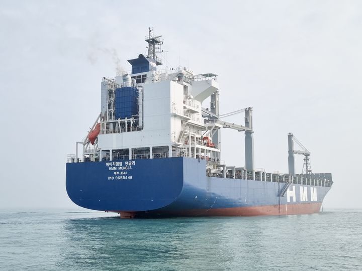 [부산=뉴시스] 선상 이산화탄소 포집·저장시스템(OCCS)이 탑재된 HMM의 2200TEU급 컨테이너 운반선. (사진=파나시아 제공) 2025.07.18. photo@newsis.com *재판매 및 DB 금지