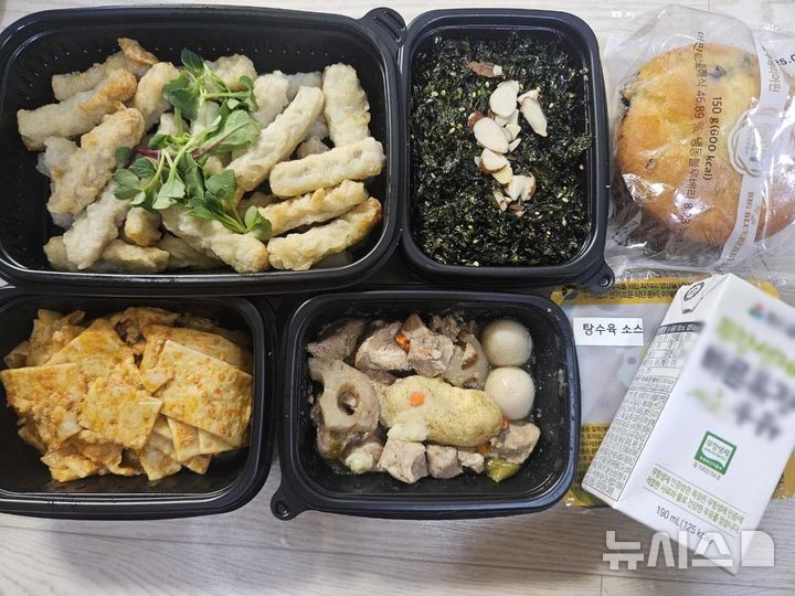 [안양=뉴시스] '행복 두 끼 프로젝트' 가정에 배달된 도시락. (사진=안양시 제공). 2025.07.18. photo@newsis.com *재판매 및 DB 금지
