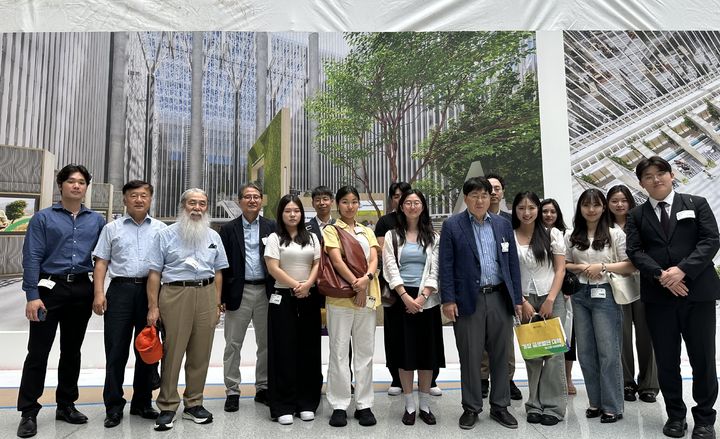 [부산=뉴시스] 부산외국어대학교 총장단은 지난 15일부터 사흘간 미국 워싱턴D.C.를 방문해 'GABI 글로벌 교육 프로그램'에 참가 중인 학생들을 격려하고 주요 기관과의 교류를 확대했다고 18일 밝혔다. (사진=부산외대 제공) 2025.07.18. photo@newsis.com *재판매 및 DB 금지