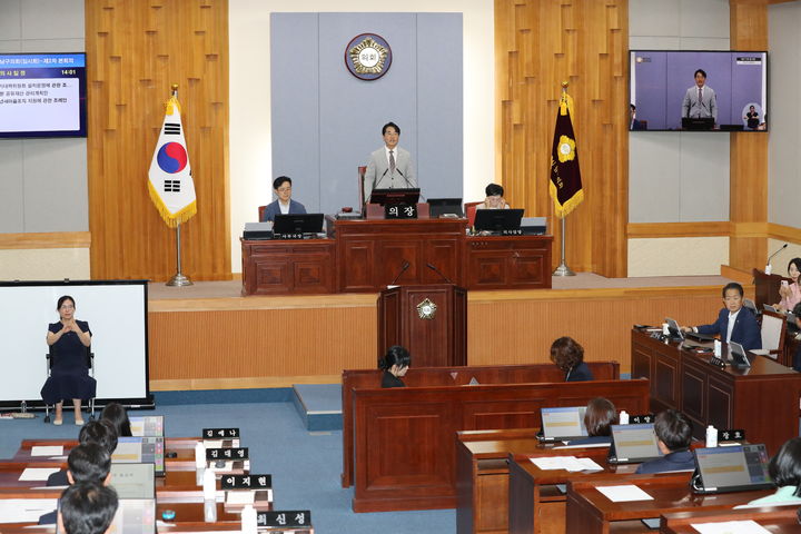 [울산=뉴시스] 18일 오후 울산 남구의회 5층 본회의장에서 제271회 임시회 제2차 본회의가 진행되고 있다. (사진=울산 남구의회 제공) 2025.07.18. photo@newsis.com *재판매 및 DB 금지
