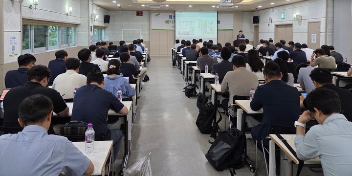 [화성=뉴시스] LH가 18일 서울 SETEC에서 '화성동탄2 종합병원 유치 패키지형 개발사업' 재공모에 대한 사업설명회를 진행하고 있다.(사진=화성시 제공)2025.07.18.photo@newsis.com *재판매 및 DB 금지