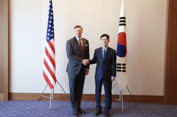 [서울=뉴시스]한미일 외교차관 협의회 참석 차 일본을 방문 중인 박윤주 외교부 1차관은 18일 크리스토퍼 랜다우 미국 국무부 부장관과 취임 후 첫 한미 외교차관 회담을 가졌다. (사진=외교부 제공) 2025.0718 *재판매 및 DB 금지