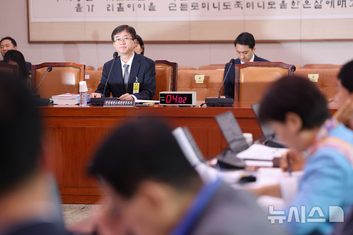 [서울=뉴시스] 김명년 기자 = 오영준 헌법재판관 후보자가 18일 오전 서울 여의도 국회 법제사법위원회에서 열린 인사청문회에 출석해 의원 질의에 답하고 있다. 2025.07.18. kmn@newsis.com