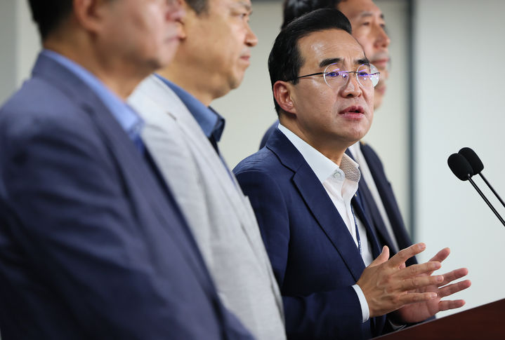 [서울=뉴시스] 김명원 기자 = 박홍근 국정기획위원회 기획분과장이 18일 오전 서울 종로구 정부서울청사 창성동 별관 국정기획위원회에서 전세사기 피해자 간담회 사후 브리핑을 하고 있다. (사진=국정기획위 제공) 2025.07.18. photo@newsis.com *재판매 및 DB 금지