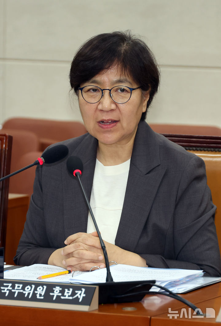 [서울=뉴시스] 고승민 기자 = 정은경 보건복지부 장관 후보자가 18일 서울 여의도 국회 보건복지위원회에서 열린 인사청문회에서 질의에 답하고 있다. 2025.07.18. kkssmm99@newsis.com