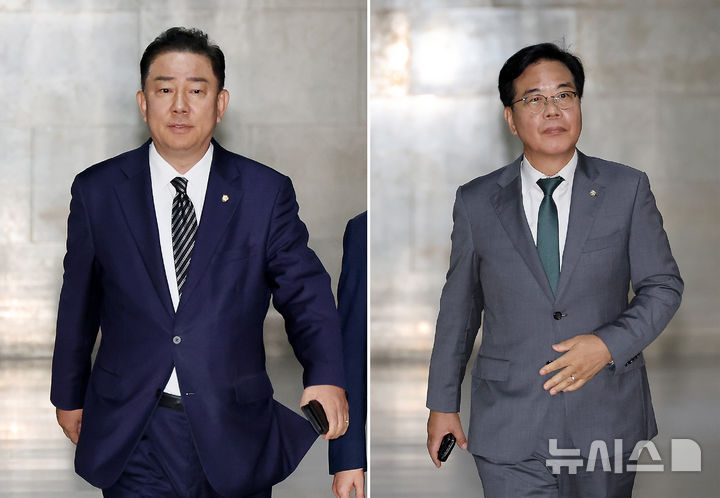 [서울=뉴시스] 김명년 기자 = 김병기(왼쪽 사진) 더불어민주당 대표 직무대행 겸 원내대표와 송언석(오른쪽 사진) 국민의힘 비상대책위원장 겸 원내대표가 18일 오후 서울 여의도 국회 운영위원장실에서 열린 여야 원내대표 회동을 위해 이동하고 있다. 2025.07.18. kmn@newsis.com