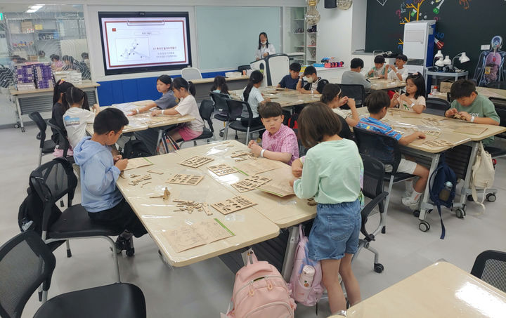 [광주=뉴시스] 국립광주과학관 '여름방학 과학교실' 운영. (사진=국립광주과학관 제공). photo@newsis.com *재판매 및 DB 금지