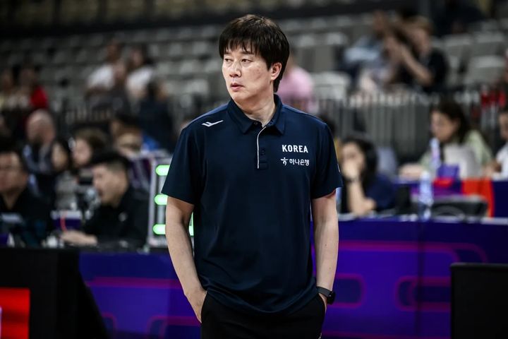 [서울=뉴시스] 박수호 여자농구 대표팀 감독. (사진=FIBA 홈페이지 캡처) *재판매 및 DB 금지