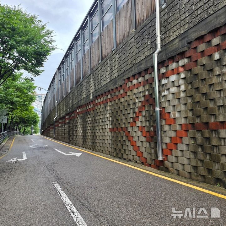 [용인=뉴시스]용인시가 21일부터 시민 안전을 위해 도로옹벽 안전점검을 실시한다(사진=용인시 제공) 2025.07.19. photo@newsis.com