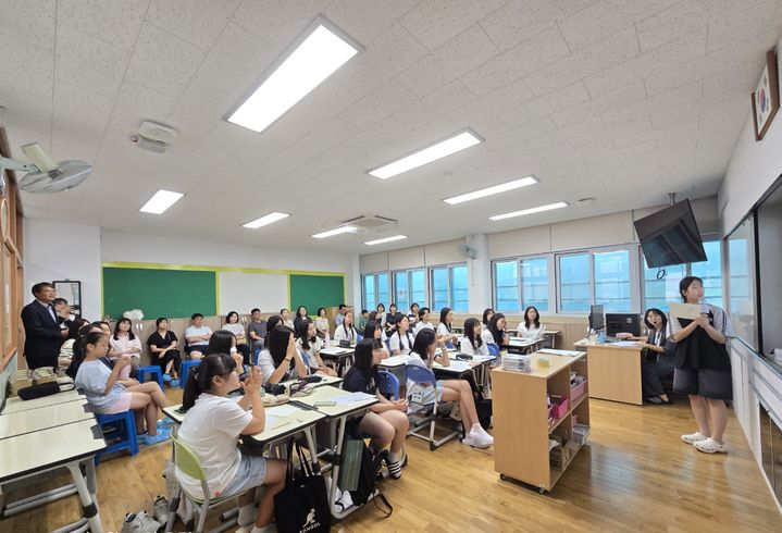 [창원=뉴시스]창원영재교육원, 명도초 등 7곳에서 ‘수업 나눔의 날’ 운영.(사진=창원교육지원청 제공) 2025.07.19.photo@newsis.com *재판매 및 DB 금지