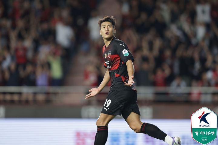 [서울=뉴시스] 프로축구 K리그1 포항 스틸러스의 이호재. (사진=한국프로축구연맹 제공)