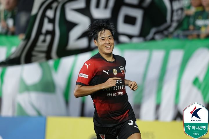 [서울=뉴시스] 프로축구 K리그1 포항 스틸러스의 홍윤상. (사진=한국프로축구연맹 제공) 