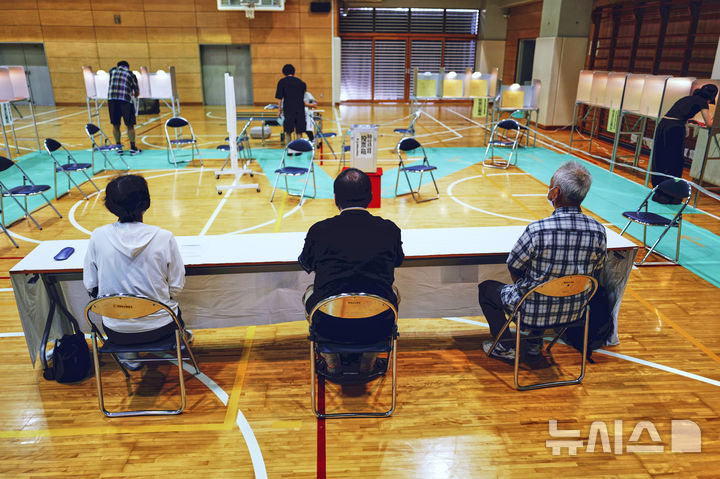 [AP/뉴시스] 일본 참의원선거 투표일 20일 도쿄의 한 투표소